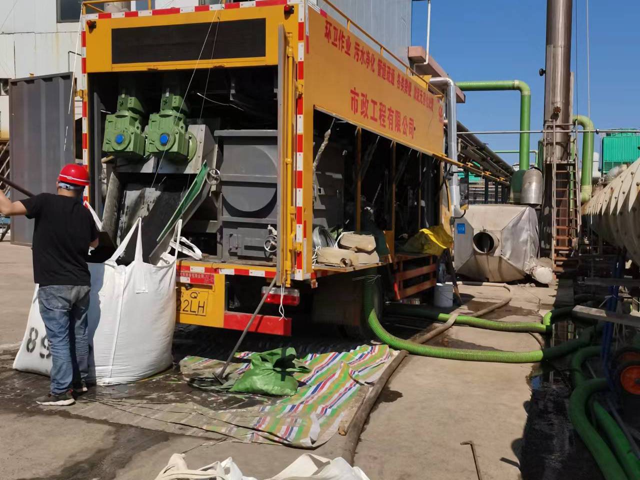 瓮安淤泥压干处理