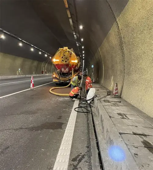 瓮安隧道排水渠清淤